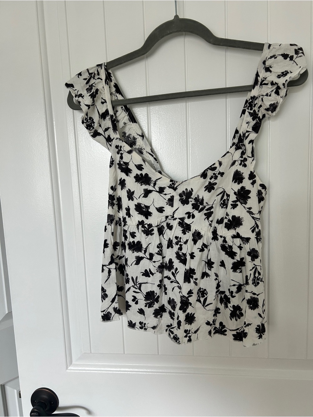 URBAN Romantics White Black Floral Ruffle-Shoulder Camisole